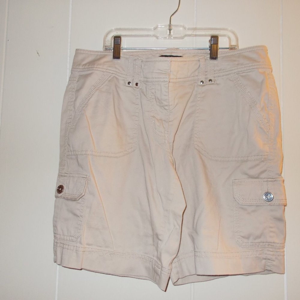 White Horse/ Black Market khaki shorts size 8